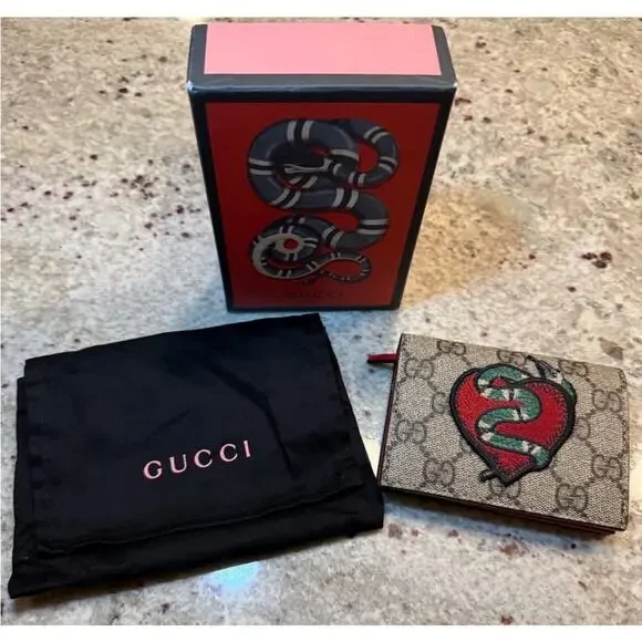 GUCCI Limited Edition GG Supreme Heart Snake Bifold Wallet - Picture 5 of 5